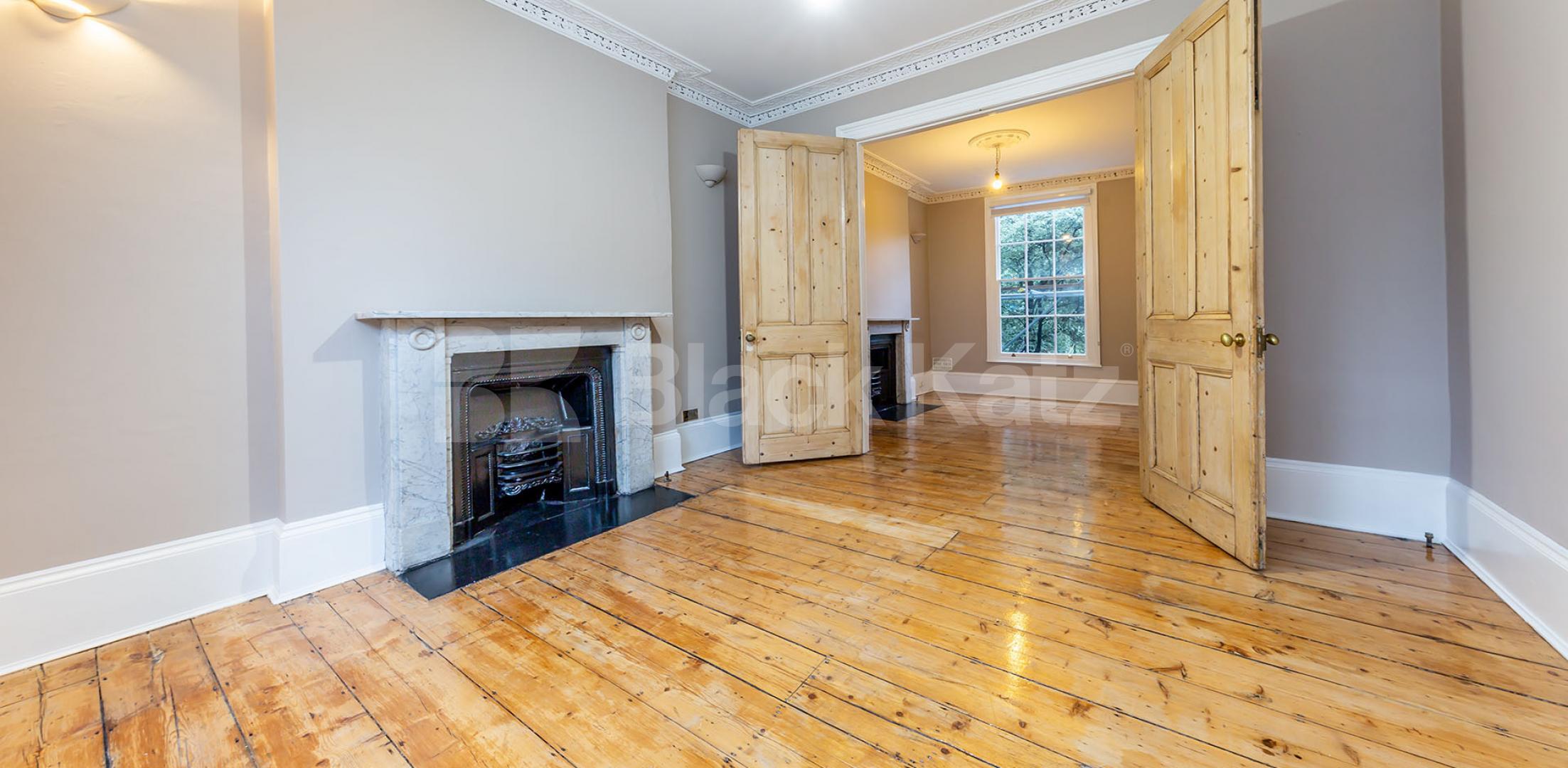 			GARDEN FLAT MINS TO REGENTS PARK!, 2 Bedroom, 1 bath, 1 reception Flat			 Gloucester Crescent, REGENTS PARK/CAMDEN 